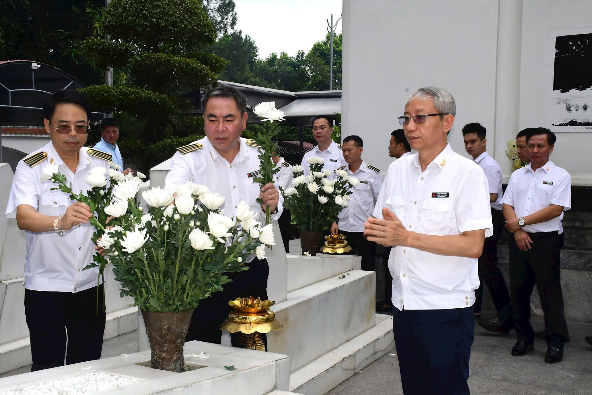 Hội Cựu chiến binh Kiểm toán và Kiểm toán nhà nước chuyên ngành Ib dâng hương tại Khu di tích Quốc gia Ngã ba Đồng Lộc